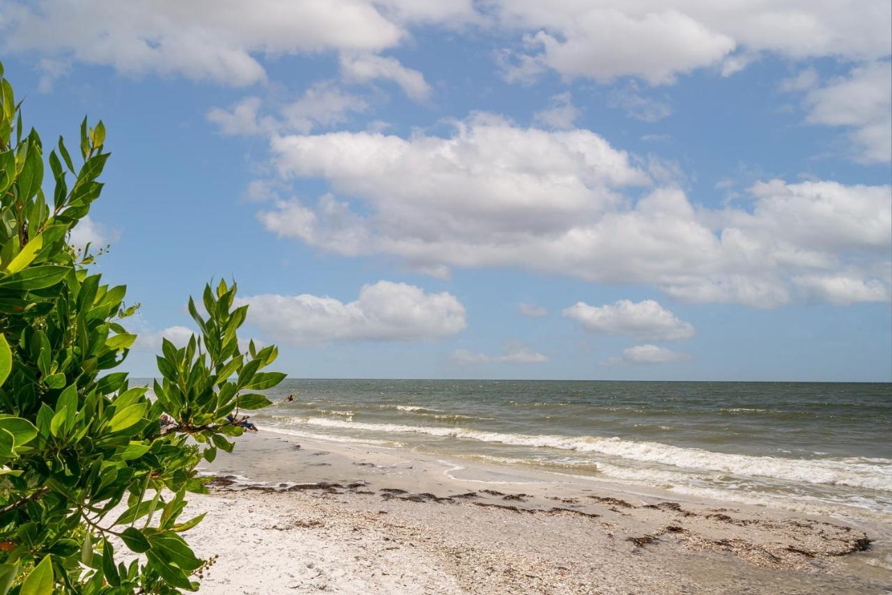 Updated Gulf Front Condo On The South End Of Fort Myers Beach! Condo Buitenkant foto